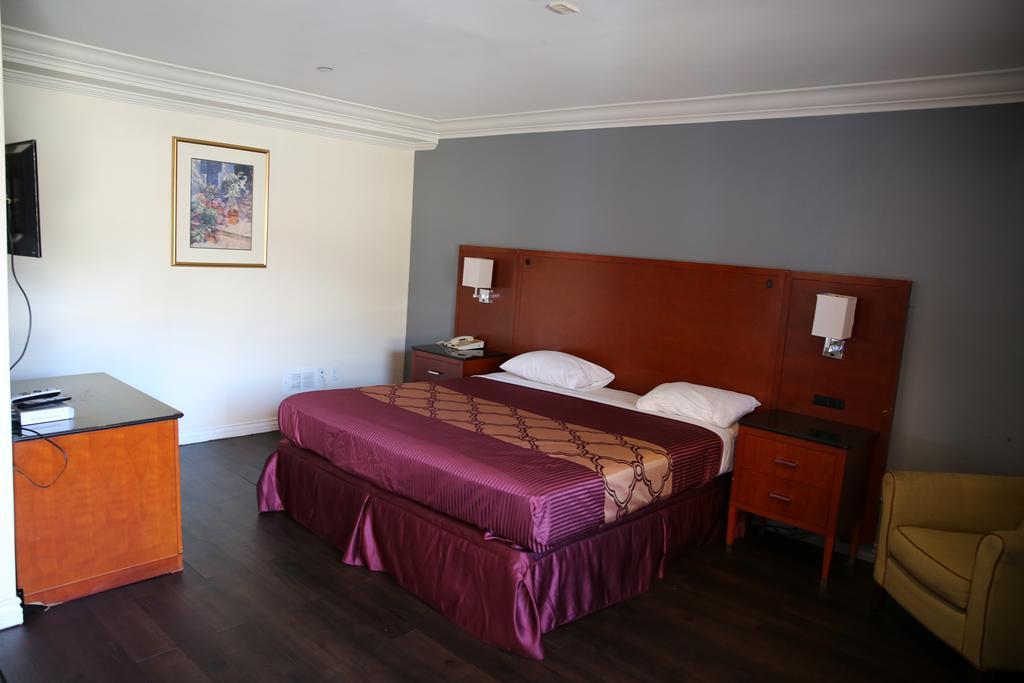 Chateau Inn & Suites Дауни Экстерьер фото